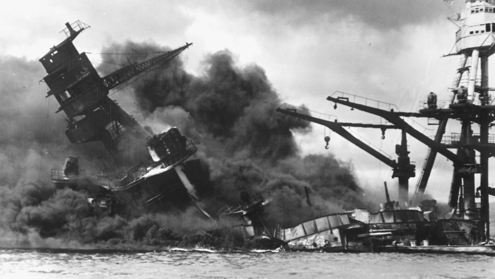 Los generales nipones pensaron erróneamente que destruyendo los viejos acorazados que estaban atracados en Pearl Harbor darían un golpe mortal a la flota estadounidense. FOTO Reuters