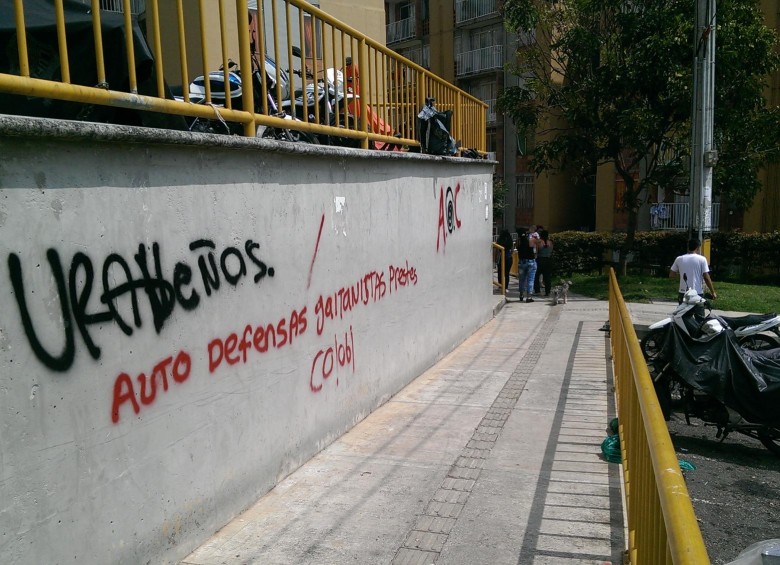 Los grafitis también se observaron en unidades residenciales de barrios como El Limonar y Belén Rincón.