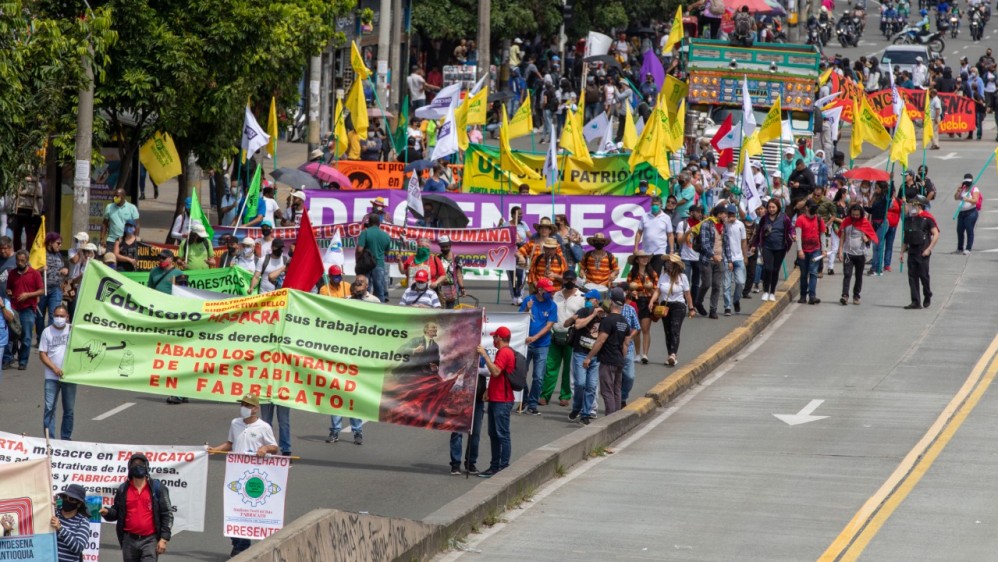 Centrales obreras marchan en Medellín para rechazar las medidas económicas