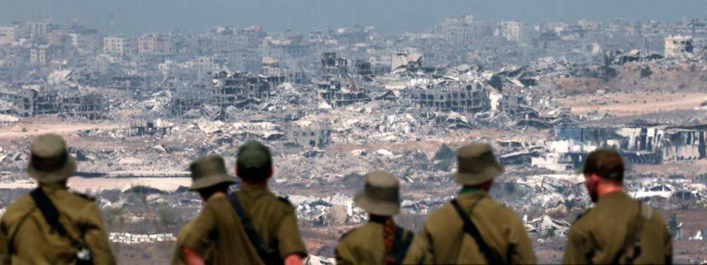 El Ejército de Israel ha desplazado tropas y tanques de guerra en las calles de Gaza desde el inicio de la ocupación en 2023. FOTO: AGENCIA AFP.