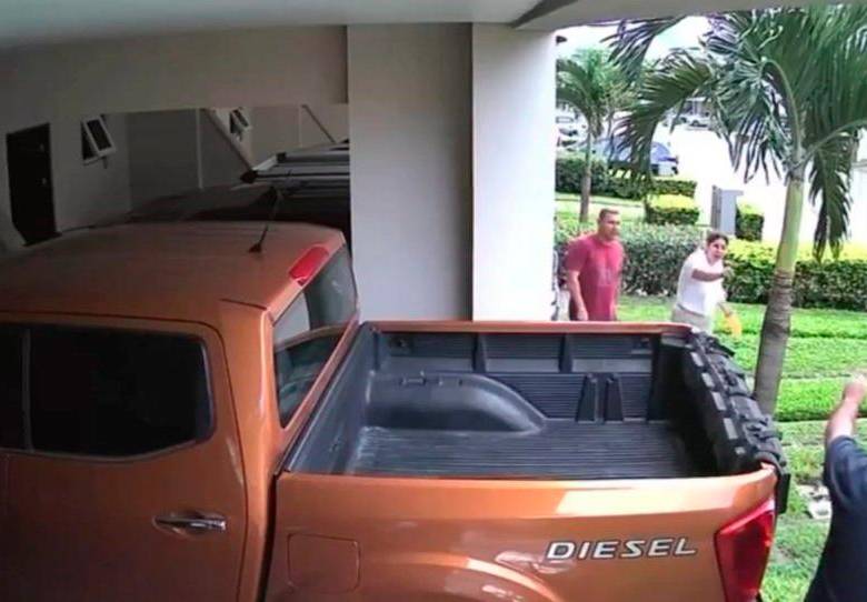 La discusión y el asesinato quedó registrado en una cámara de seguridad. FOTO: Captura de video