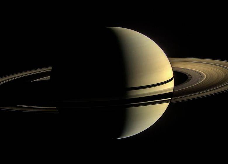 Imagen de Saturno y sus lunas, ahora el planeta con el mayor número de satélites en el Sistema Solar. FOTO: Europa Press