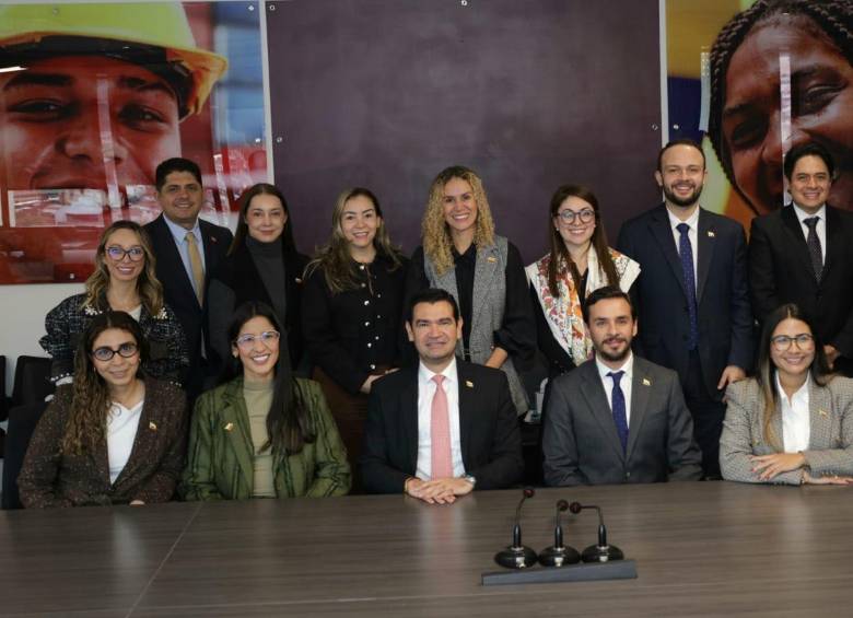 Gobierno, empresarios y sindicatos se sentaron a la mesa para discutir los cambios y retos del mercado laboral. Foto: Redes sociales @MintrabajoCol