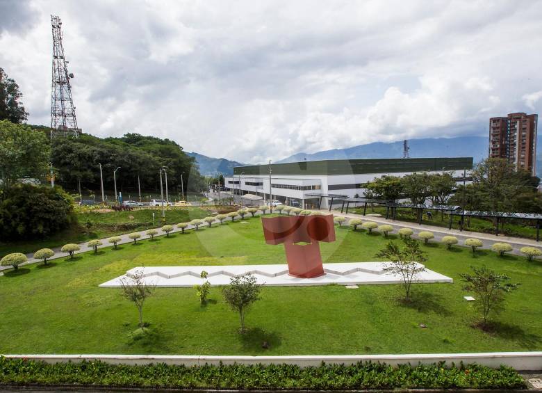 Aspecto de la sede principal de Interconexión Eléctrica (ISA) en Medellín. Foto Julio César Herrera