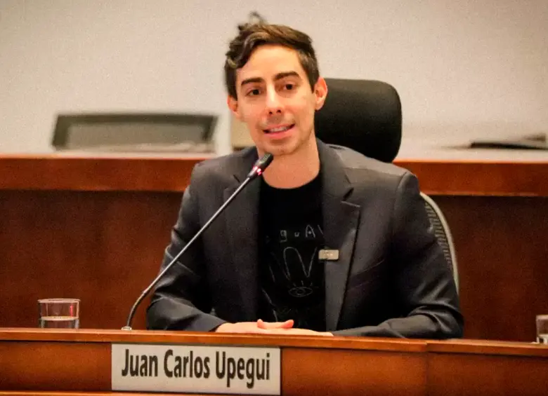 Upegui aseguró que el alcalde citó a sesiones extraordinarias este miércoles para torpedear las marchas del Día del Trabajo. FOTO: CORTESÍA