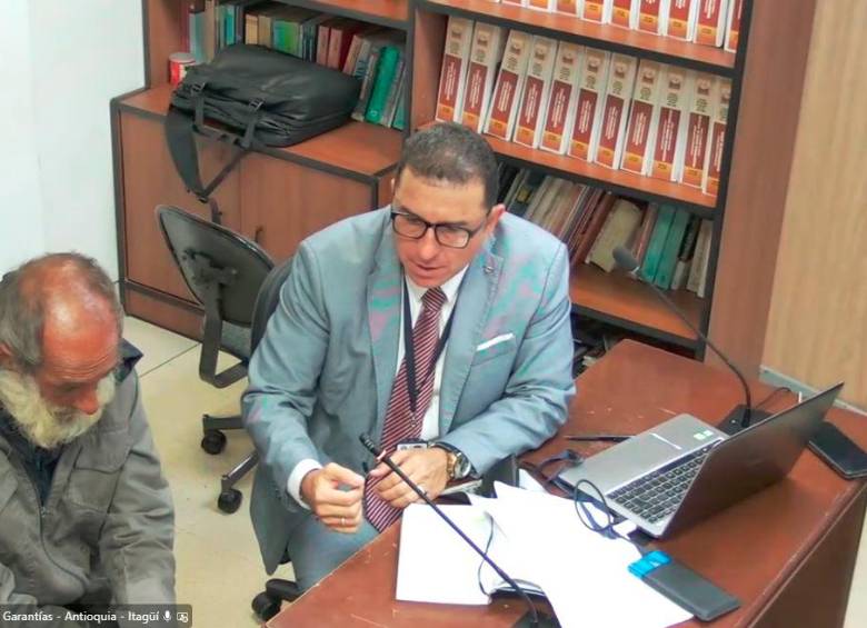 William de Jesús Cadavid, de 67 años, es procesado por el homicidio de Esteban Yepes Palacios, de 19 años, en hechos ocurridos el pasado lunes en Itagüí. FOTO: Captura de video
