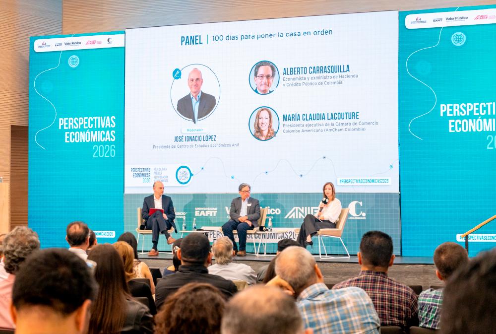 Desarrollo del panel 1: 100 días para poner la casa en orden, con los invitados: Alberto Carrasquilla y María Claudia Lacouture.