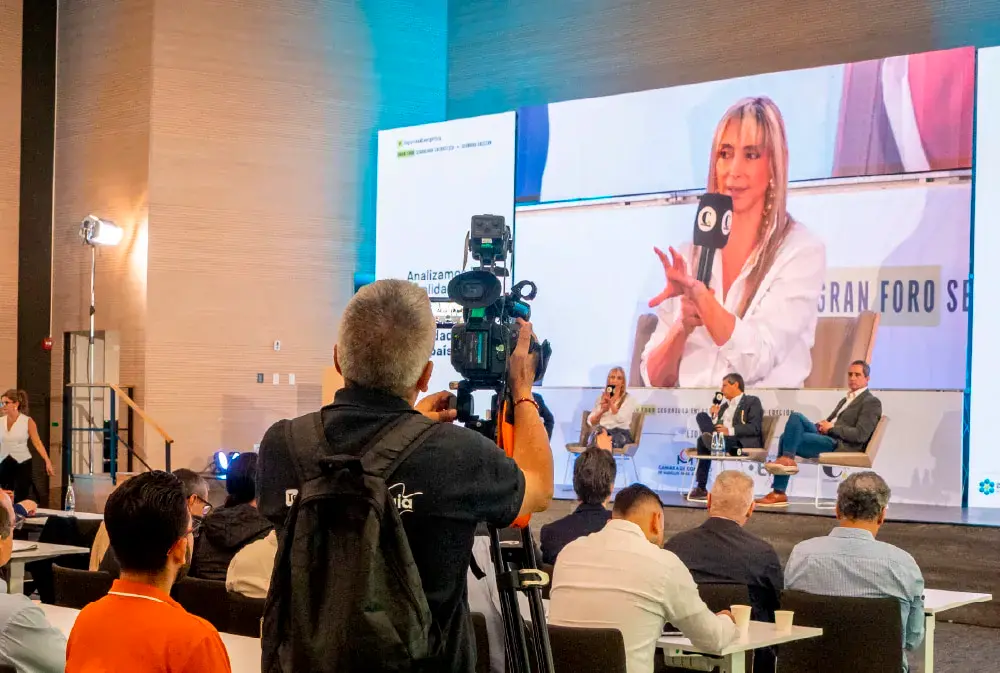 Panel: Visión de los gremios y coyuntura actual del sector.