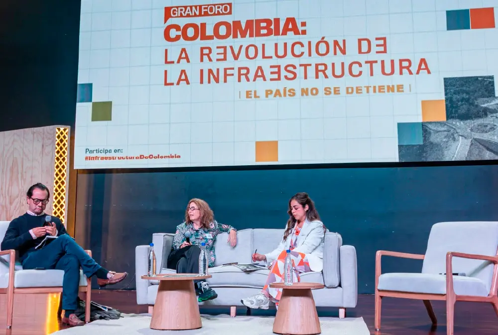 Luz María Sierra conversa con Alejandro Sánchez Vaca y Olga Lucía Ramírez Duarte.