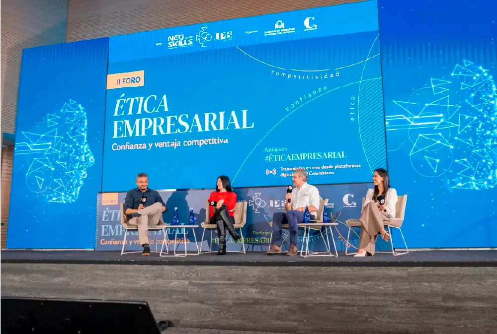 En el panel Ética y tecnología: gobernar la innovación con responsabilidad, expertos de Grupo SURA, Enlace Operativo y Bancolombia precisan que tanto la confianza y el criterio humano son fundamentales para alcanzar un desarrollo oportuno en tiempos de IA.