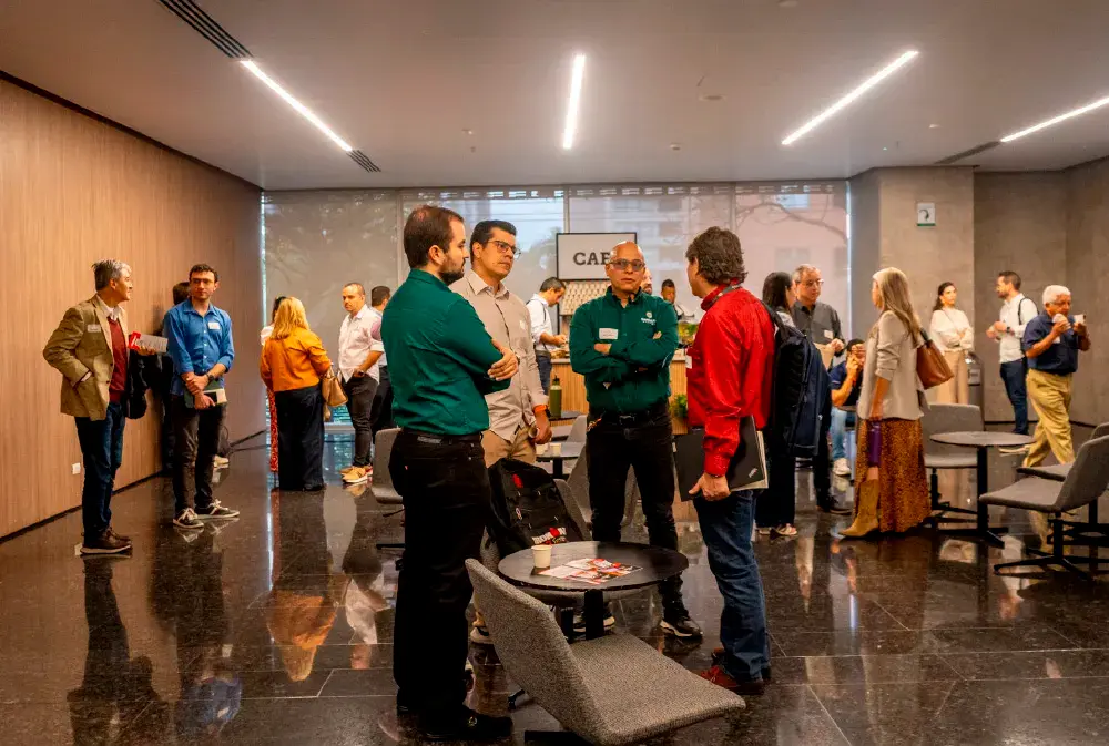 Espacio de relacionamiento durante el foro “Seguridad Energética: competitividad y sostenibilidad”.