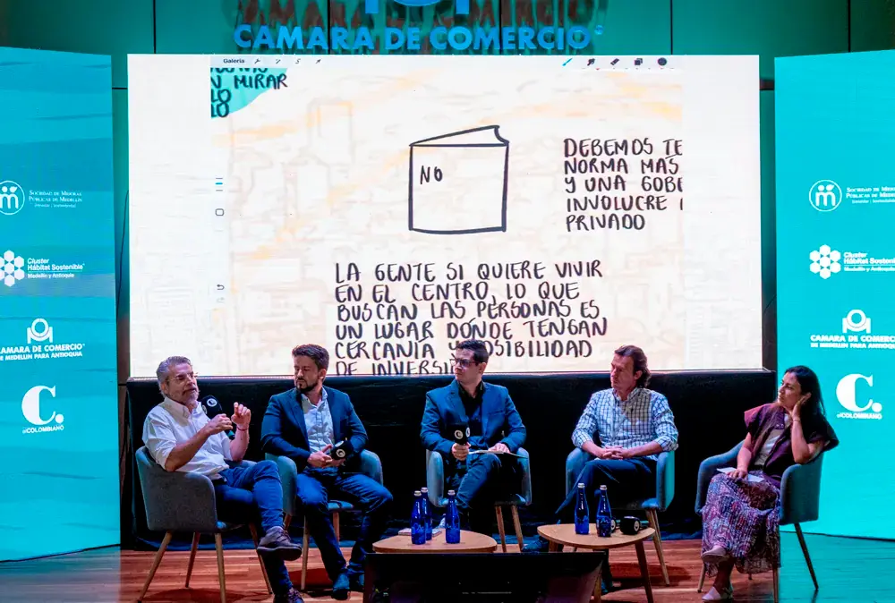 Fredy Pulgarín, Antonio Hoyos, Mónica Almonacid y Daniel Felipe Escobar, conversan con Juan Diego Ortiz acerca de las condiciones institucionales que hoy se requieren para resignificar el Centro de la ciudad. 