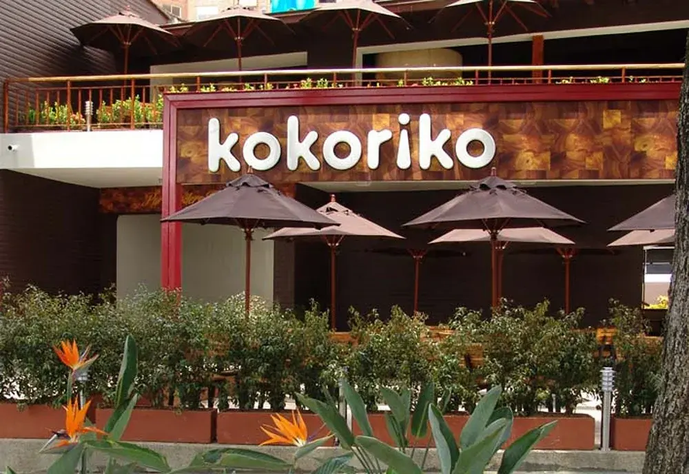 De un pequeño local en Bogotá en 1969 a una cadena con presencia en 18 ciudades, Kokoriko se consolidó como referente del pollo asado en Colombia e inicia una nueva etapa tras su cambio de dueño. Foto: Cortesía