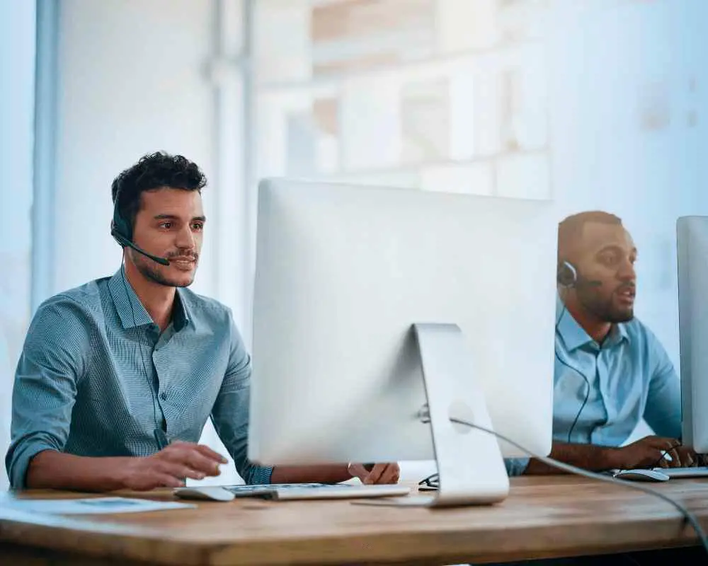 Tiendas Ara, Bodytech y Studio F figuran entre las compañías con mayor número de vacantes disponibles en Colombia. FOTO: GETTY