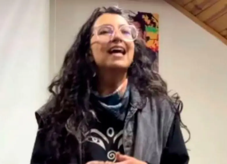 Viviana Marín, integrante de las Juventudes Comunistas (JUCO) en Bogotá. IMAGEN TOMADA DE VIDEO.
