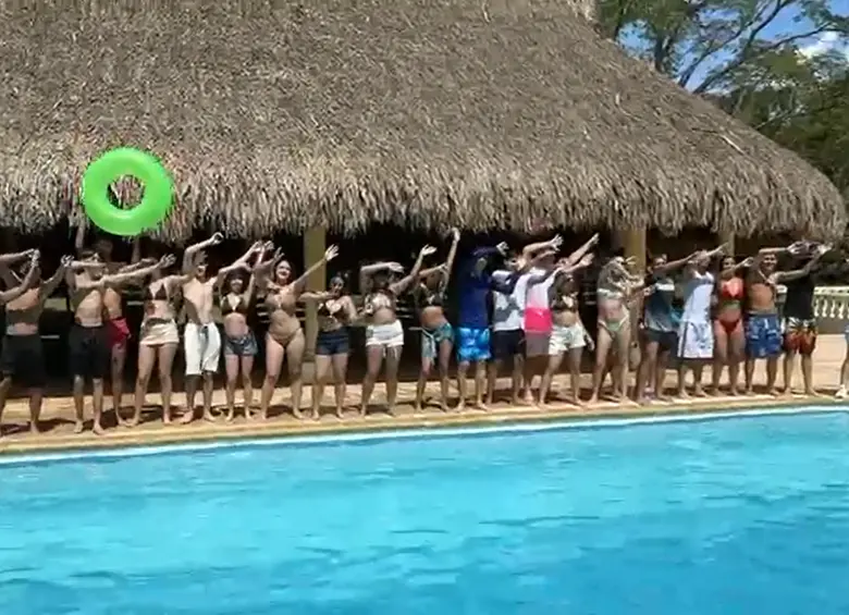 Parte de la celebración de grado de los jóvenes accidentados en Antioquia. Foto: cortesía