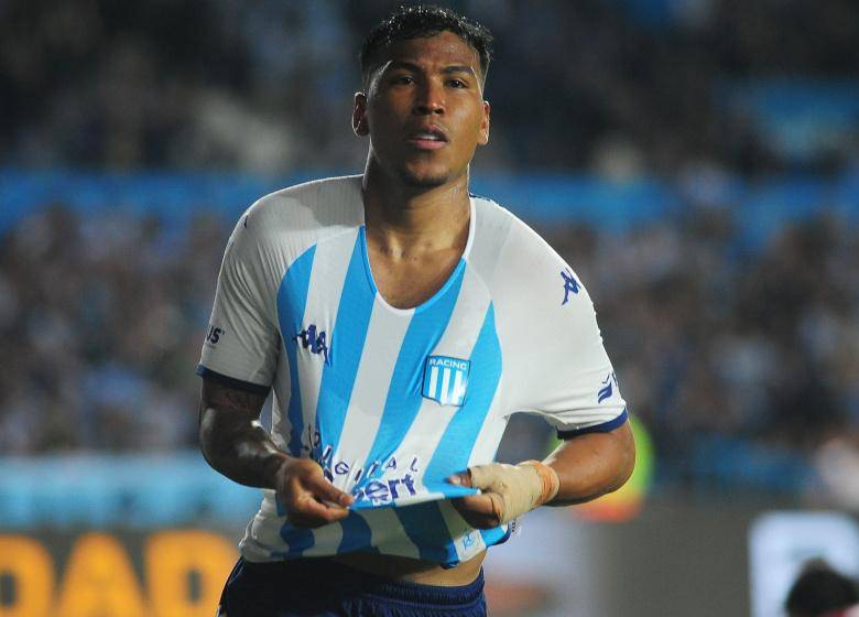 Roger Martínez celebró su gol decisivo que le dio la victoria a Racing contra Newell’s, siendo clave en el triunfo del equipo en el camino de la Liga Argentina. Foto: Transfermarkt. 