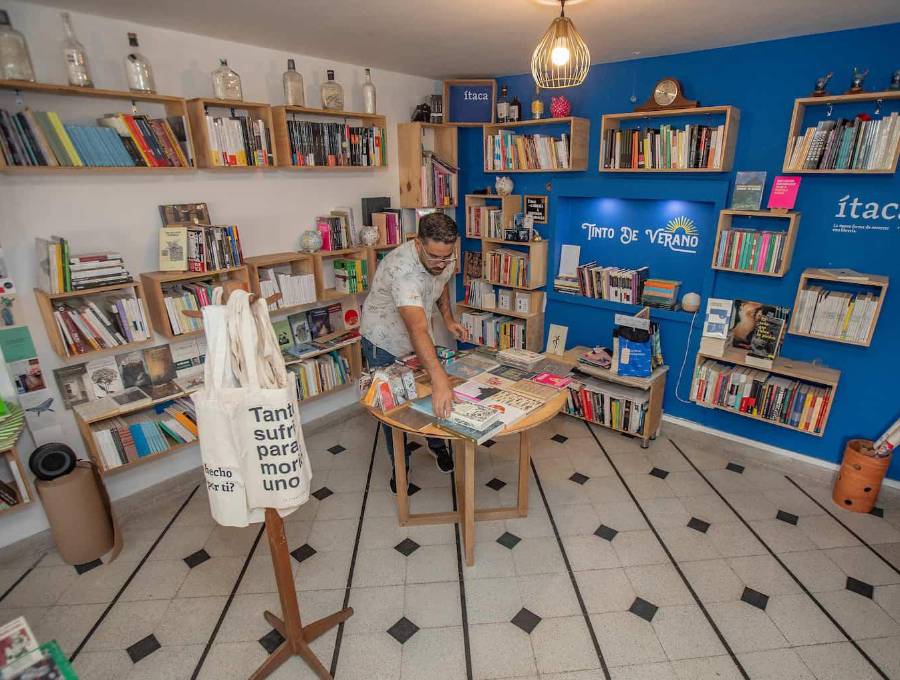 Ítaca Librería, ubicada en Laureles, hace parte del Tour de LibrerpiasFOTO: Esneyder Gutiérrez.