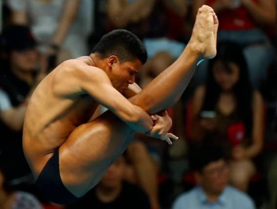 El saltador colombiano Luis Felipe Uribe en la final de trampolín 3 metros en el Mundial de Singapur. FOTO TOMADA INSTAGRAM 
