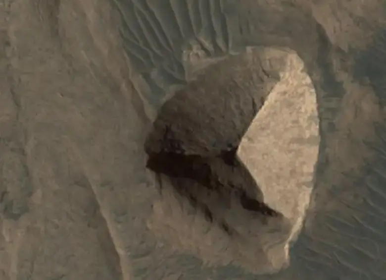 La imagen que desató la conversación no es reciente, en realidad, este punto de Marte fue identificado en 2001. FOTO: Nasa/JPL/University of Arizona