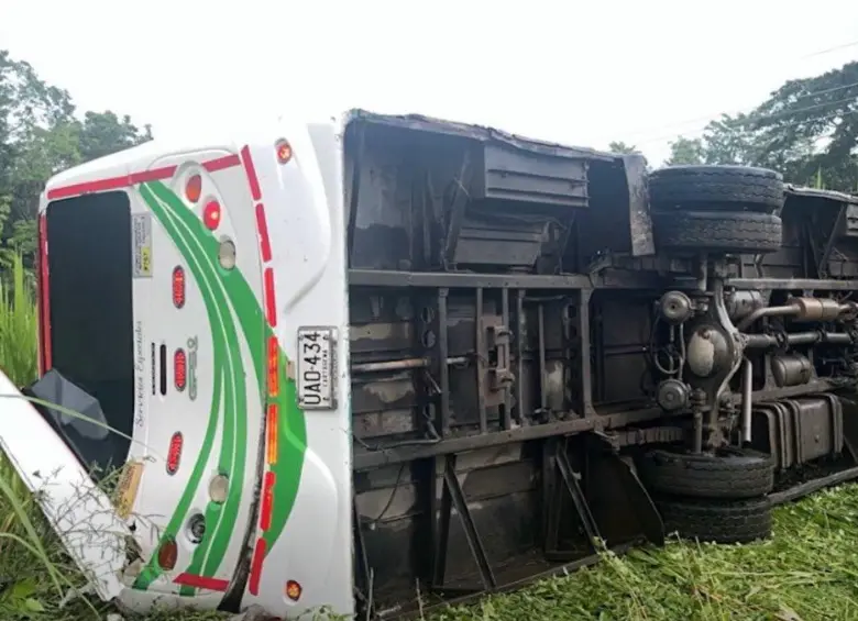 Las autoridades investigan si una falla en los frenos o el estado de la vía causó el hecho. FOTO: Cortesía