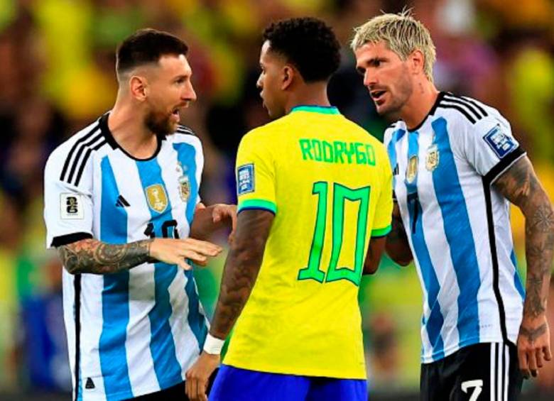 El choque entre Messi y Rorygo se produjo previo al inicio del partido. FOTO GETTY