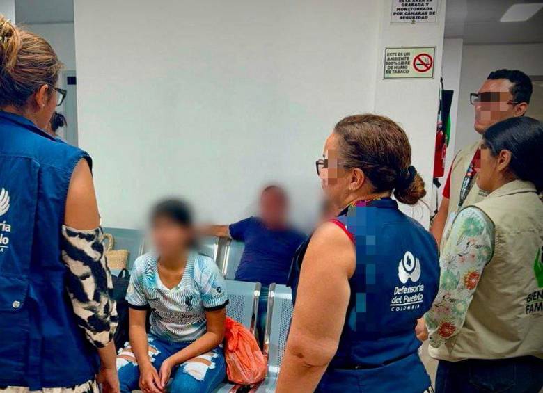 Las menores, presuntamente vinculadas de manera ilícita a esta estructura, se presentaron ante las tropas y fueron trasladadas a zona segura. Foto: Ejército Nacional.