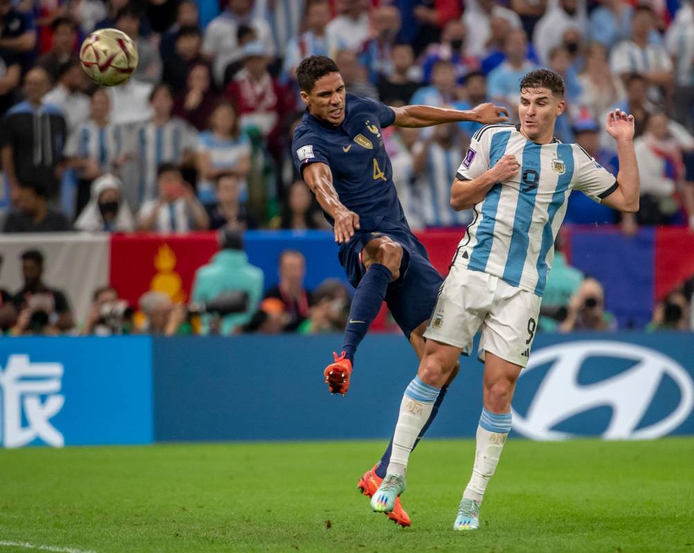 La selección francesa luchó hasta el final gracias al triplete que marcó Mbapeé. Foto : Juan Antonio Sánchez 
