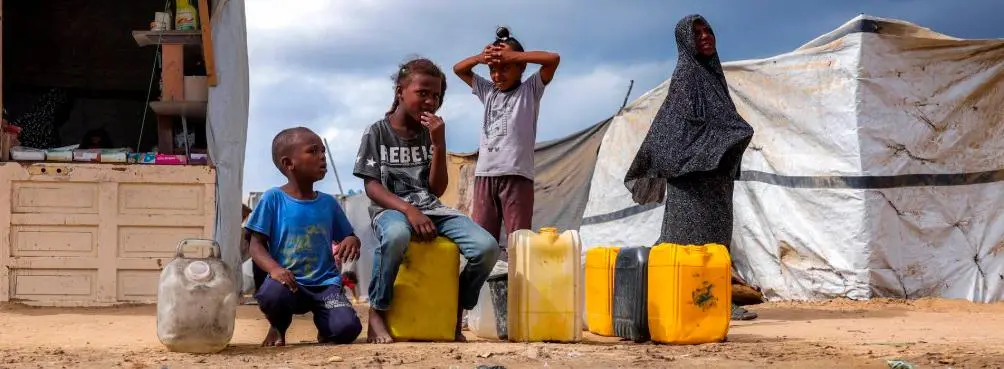 Los campamentos de refugiados en la Franja de Gaza carecen de alimentos suficientes para los desplazados por la guerra. FOTO: AFP