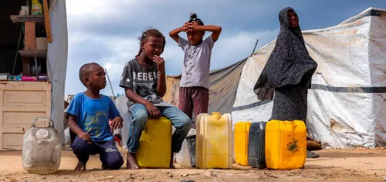 Los campamentos de refugiados en la Franja de Gaza carecen de alimentos suficientes para los desplazados por la guerra. FOTO: AFP