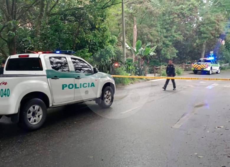 Las autoridades hicieron presencia en esta zona de Belén La Palma, para hacer a inspección al cadáver de este hombre. FOTO: CORTESÍA