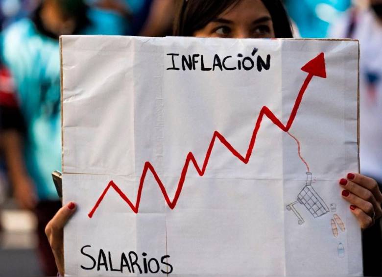El costo de los salarios preocupa al banco central y cree que podría atizar la inflación. FOTO: AFP