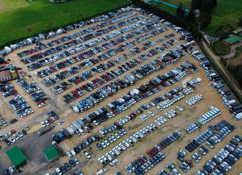 Los vehículos que salen de flotas corporativas encuentran nuevos compradores en Antioquia, donde crece el interés por los usados como alternativa de negocio. FOTO cortesía