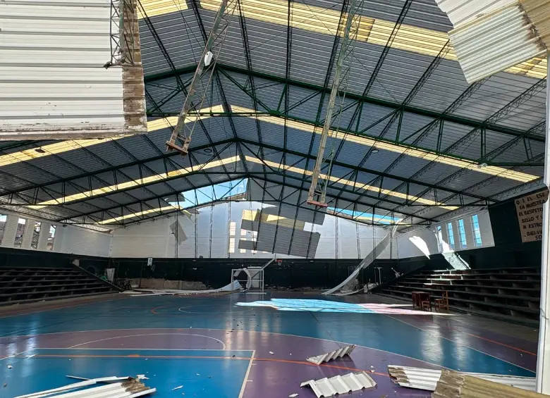 La principal afectación hasta ahora se registra en el municipio de Sonsón, Oriente de Antioquia, en donde los habitantes reportaron la caída de un techo de un coliseo.