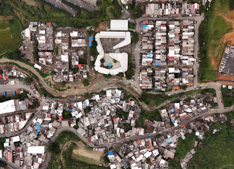 La meta de la Alcaldía de Medellín para el cuatrienio es intervenir es de 800.000 metros cuadrados de corredores. Hasta le momento van 385.998 metros cuadrados asociados a 15 quebradas de la ciudad. Foto: Cortesía.