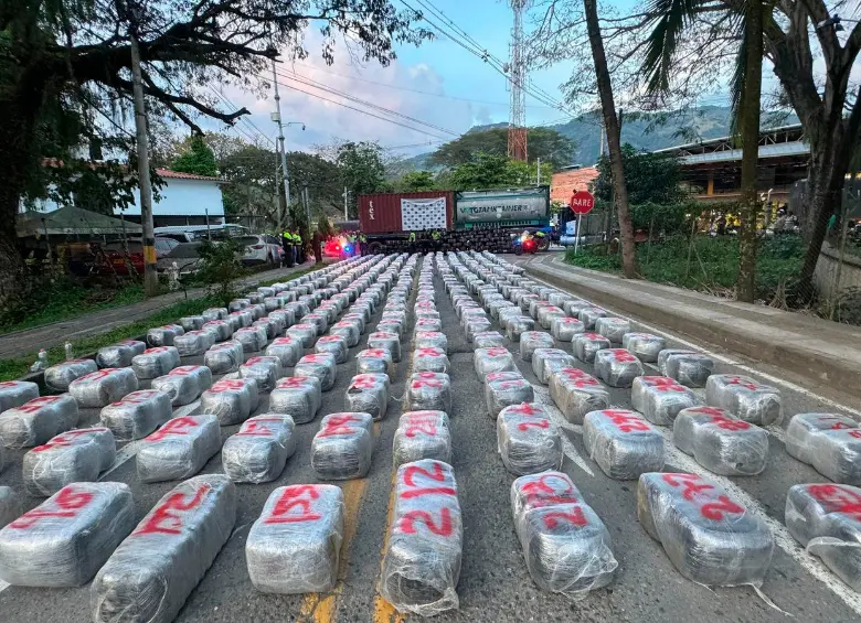 De acuerdo con los cálculos de las autoridades, con el cargamento se habrían podido comercializar 1.011.200 dosis en las calles. FOTO: Cortesía Policía Antioquia