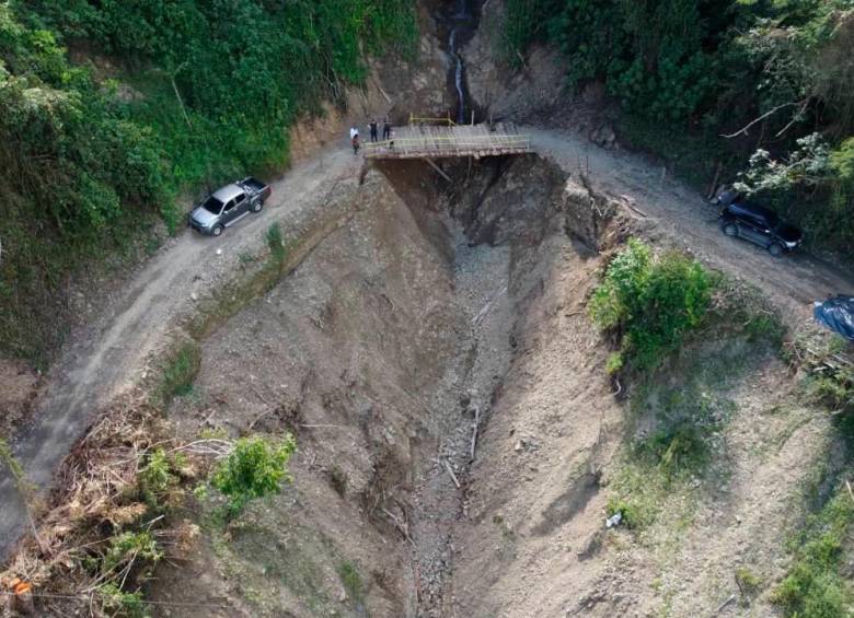 Según la alerta de la comunidad, esta montaña podría venirse y taponar el ingreso al túnel de Pacífico 1 y afectar varias veredas de Camilo C. FOTO: CORTESÍA