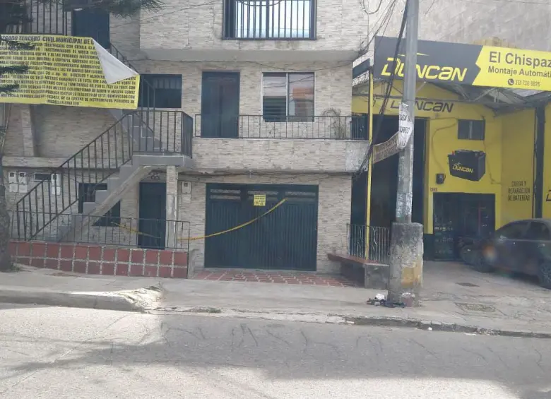 Dentro de esta vivienda del barrio San José, de Itagüí, ocurrió el asesinato de Arelis María Bertel Hernández, de 41 años. FOTO: GUILLERMO LEÓN OSPINA MUÑOZ