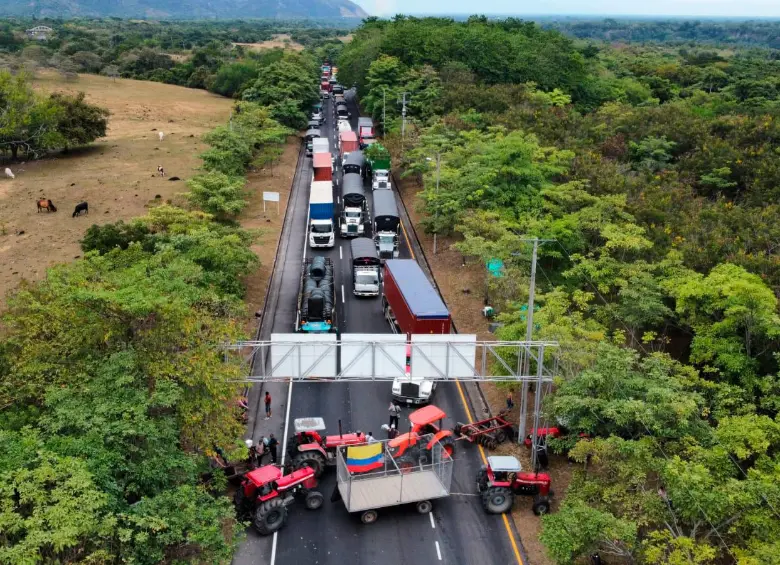 Los bloqueos por el paro arrocero cumplen una semana. FOTO CORTESÍA. 