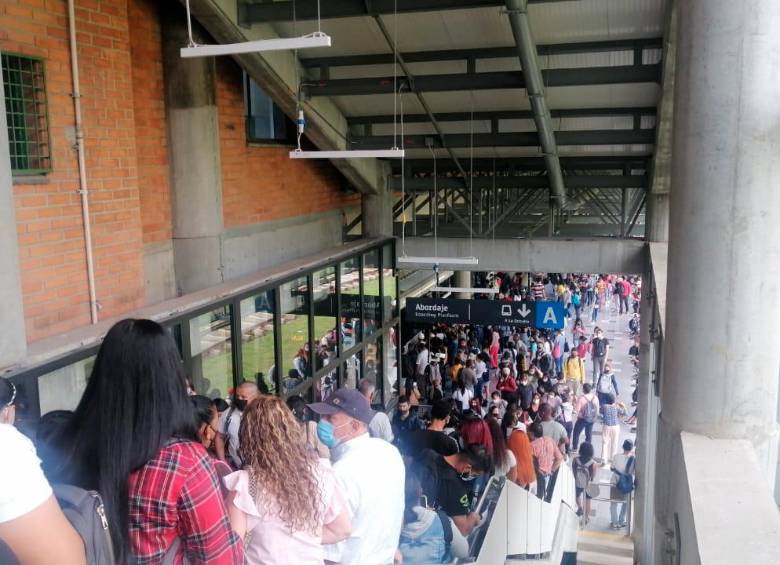 En estaciones como Acevedo ya hay aglomeraciones. FOTO: EDISON HENAO