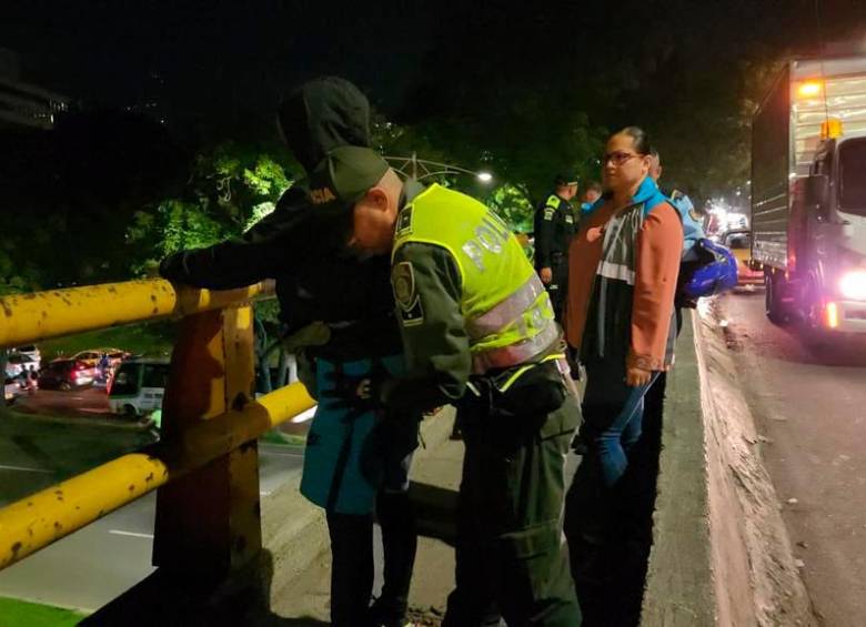 Policía y las secretarías de Seguridad y Movilidad de Medellín participaron en los operativos contra quienes atacan a piedra los carros que pasan por la avenida Regional y la autopista Sur. FOTO: CORTESÍA