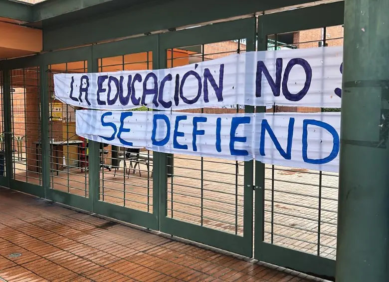 con cadenas, candados y pendones no se permite el acceso del personal a la SIU. FOTO: cortesía