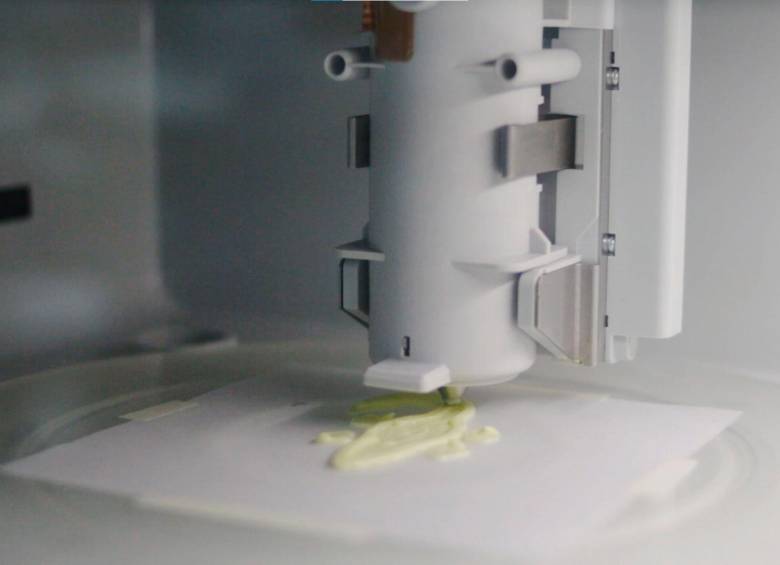 Máquina imprime una galleta, el contenido se pone en el cartucho de la impresora, en el pc se elige el diseño. FOTO Cortesía Alsec