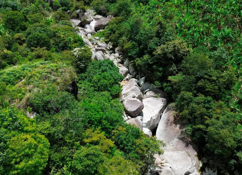 Las enormes rocas que surgen de la meteorización pertenecen a la gran unidad rocosa del batolito antioqueño. FOTO: MANUEL SALDARRIAGA