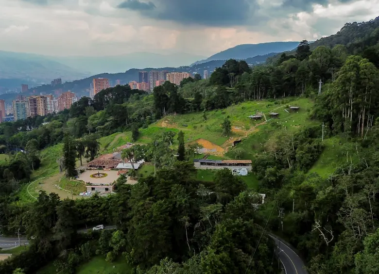 Vista aérea del lote de Aguas Vivas, ubicado en el suroriente de Medellín. FOTO: El Colombiano