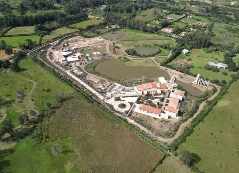La vivienda pasó de una licencia para 551 metros cuadrados a una construcción superior a los 5.000 metros cuadrados. Foto: Boyacá Sie7e Días