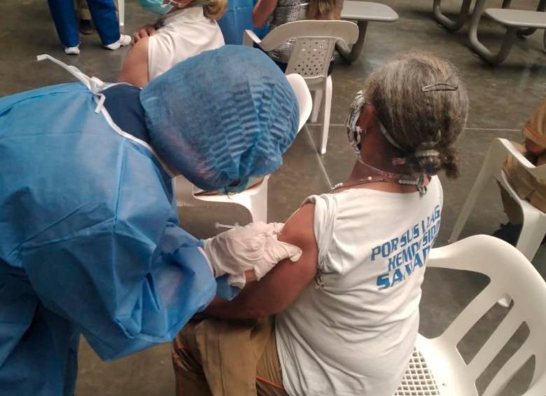 Así se vivió la jornada de vacunación en el Complejo Penitenciario de Pedregal. FOTO: Cortesía Coped 