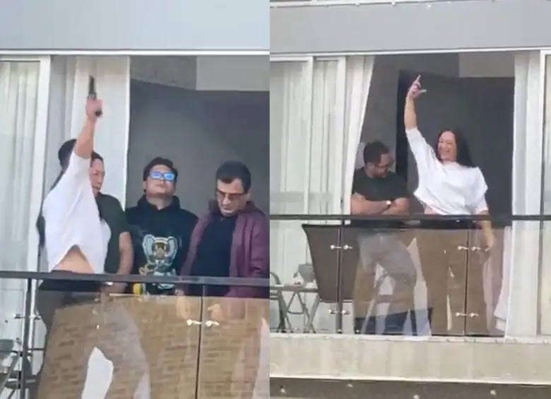 En una imagen, se ve a la mujer disparando con un arma al aire. En la otra, sin arma, solo hace el gesto hacia quienes la mira. FOTO: CAPTURAS DE PANTALLA.