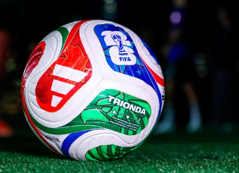 Este es el balón con el que se jugará en el Mundial de fútbol de 2026. FOTO AFP