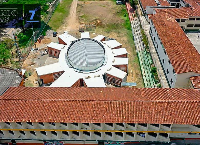 Actualmente, la Escuela tiene una permanente presencia en la vida cívica, social, cultural y religiosa del municipio, donde se han institucionalizado con la banda de música, las retretas mensuales, los conciertos de Semana Santa y de Navidad. Además, a la fecha ya ha participado en más de 40 encuentros de bandas y coros, 12 concursos nacionales y 3 giras internacionales en Ecuador, España y Estados Unidos. En la foto, la Banda Municipal en la retreta mensual - Marzo de 2025.
